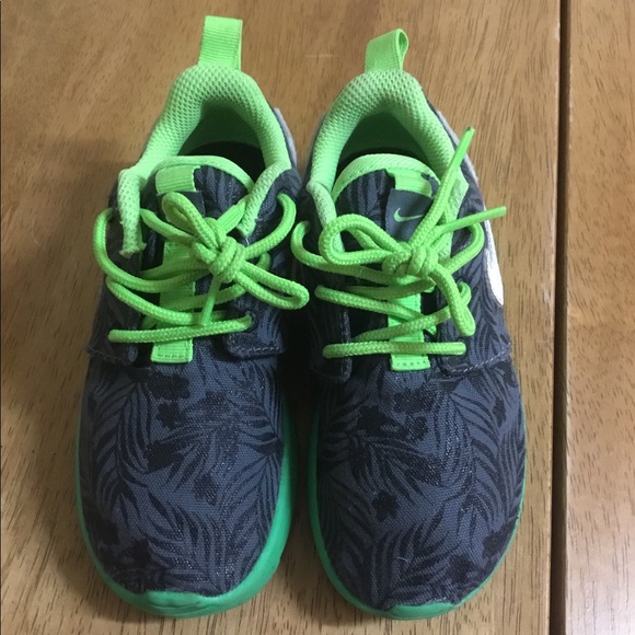 Toddler Nike Shoes - Picture 1 of 4